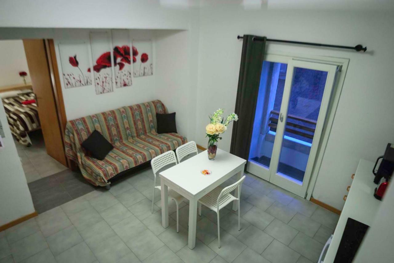 SleepinGarda Apartment Tenno Bagian luar foto