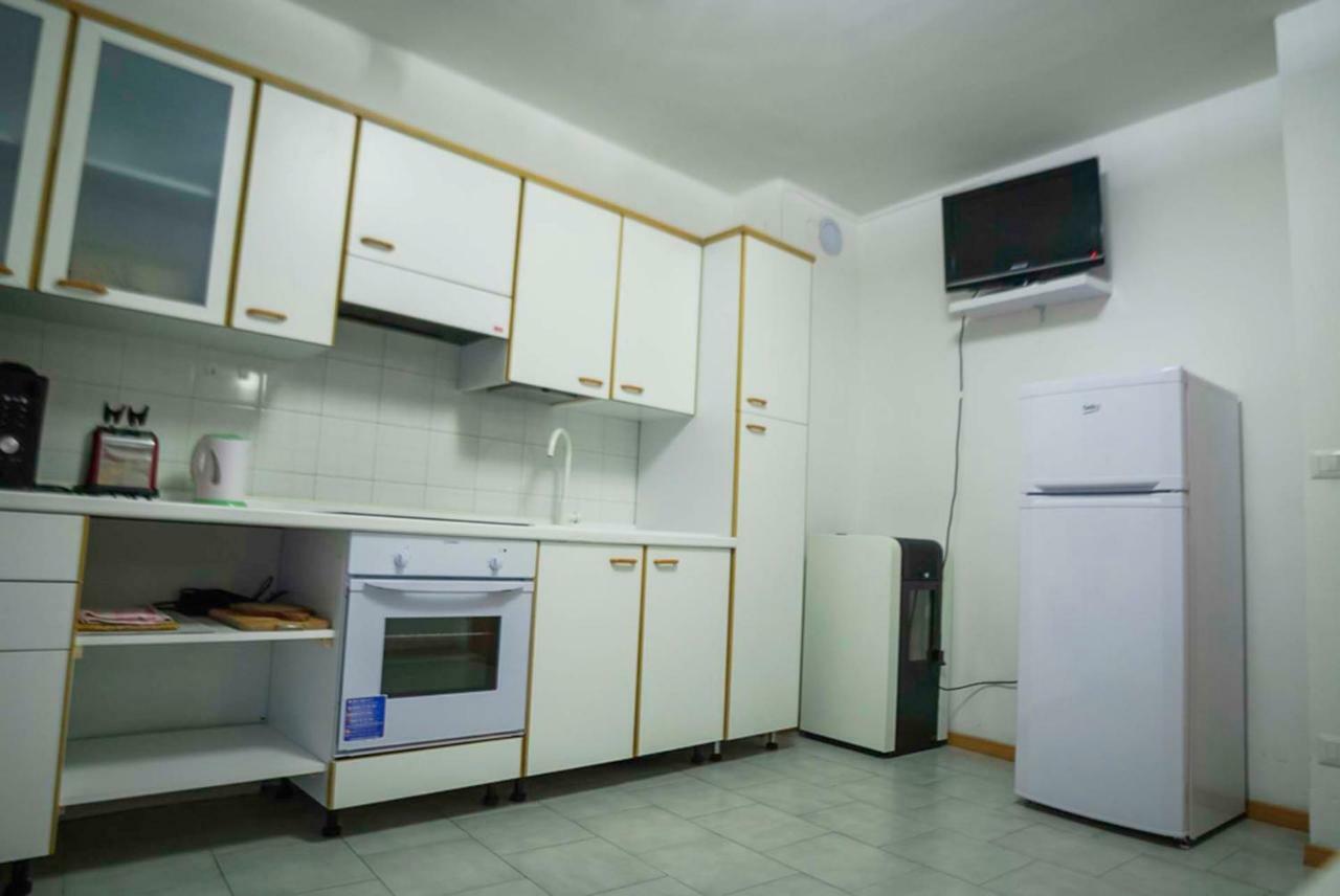SleepinGarda Apartment Tenno Bagian luar foto
